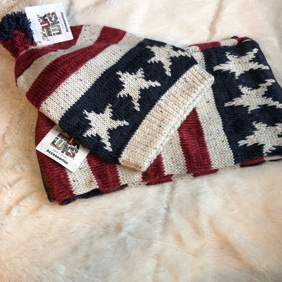 Muk Luks Accessories - Muk Luks scarf&hat set